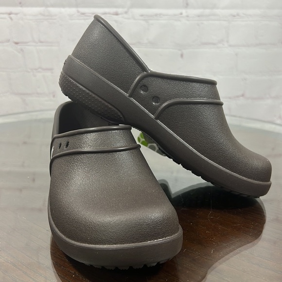 CROCS brown rubber clog (nurse’s shoes) in size 5 - Picture 11 of 12